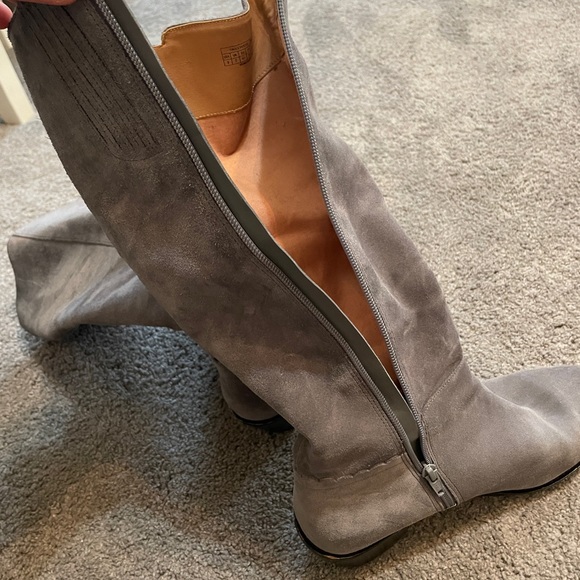 **Vionic Boots** - Picture 3 of 9